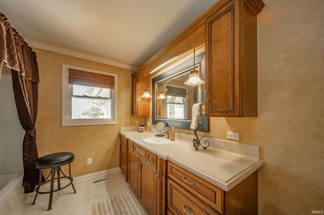1020 E Shockley Road, Muncie, IN 47302