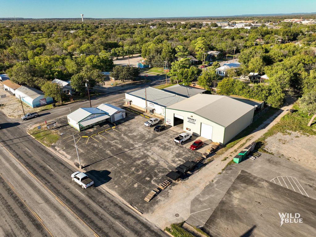 804 Melwood Avenue, Brownwood, TX 76801