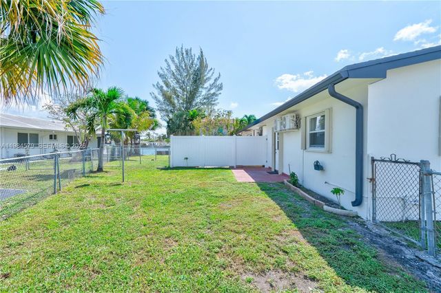 201 SW 9th Ave 1-3, Hallandale Beach, FL 33009