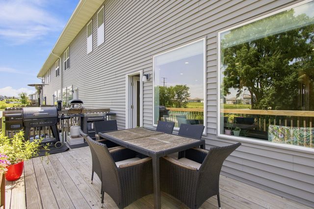 15307 Goldenrod Drive, Urbandale, IA 50323