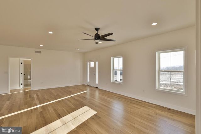 464 LONG LN, Walnutport, PA 18088