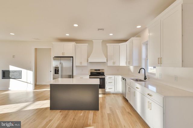 464 LONG LN, Walnutport, PA 18088