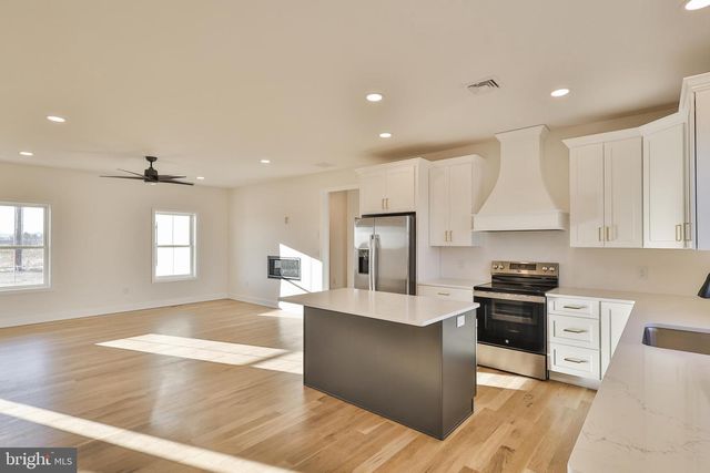 464 LONG LN, Walnutport, PA 18088