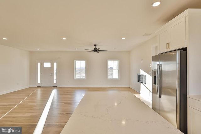 464 LONG LN, Walnutport, PA 18088