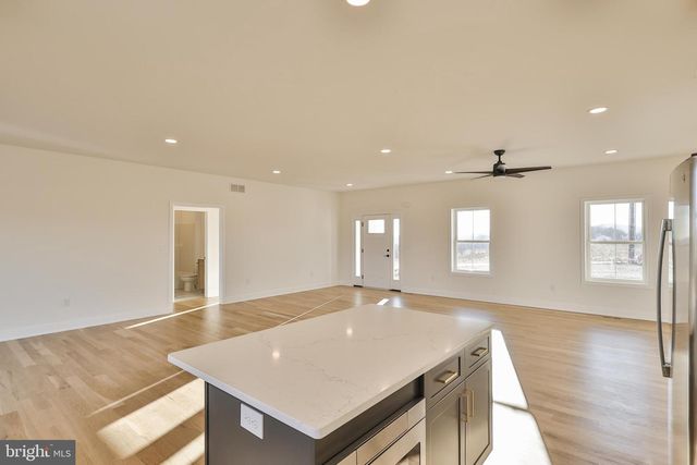 464 LONG LN, Walnutport, PA 18088