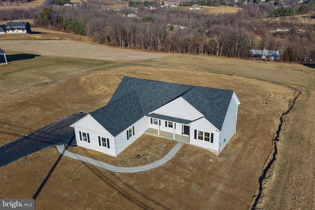 464 LONG LN, Walnutport, PA 18088