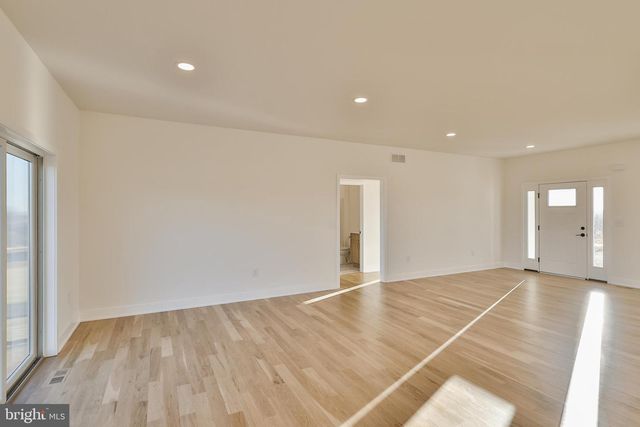 464 LONG LN, Walnutport, PA 18088