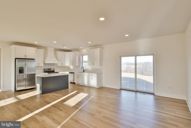 464 LONG LN, Walnutport, PA 18088