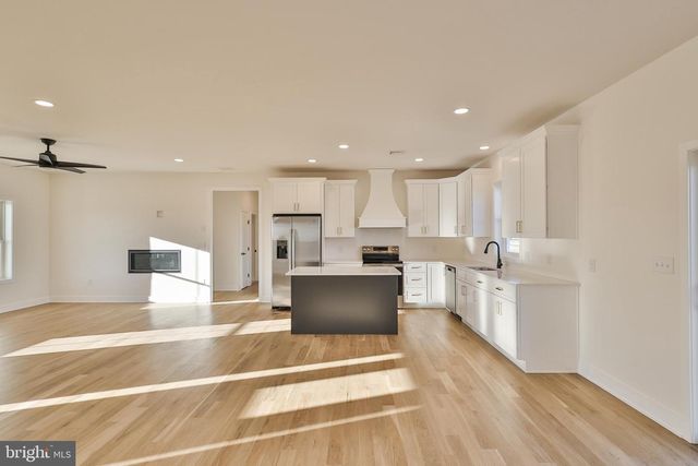 464 LONG LN, Walnutport, PA 18088