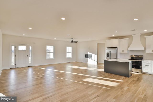 464 LONG LN, Walnutport, PA 18088