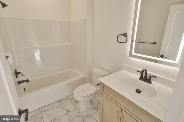 464 LONG LN, Walnutport, PA 18088