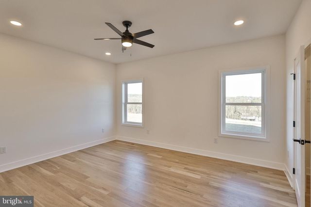 464 LONG LN, Walnutport, PA 18088