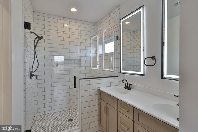 464 LONG LN, Walnutport, PA 18088