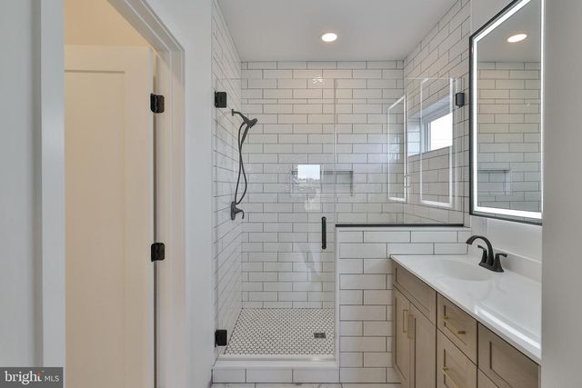 464 LONG LN, Walnutport, PA 18088