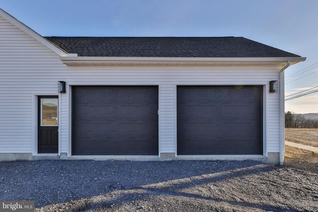 464 LONG LN, Walnutport, PA 18088