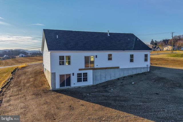 464 LONG LN, Walnutport, PA 18088