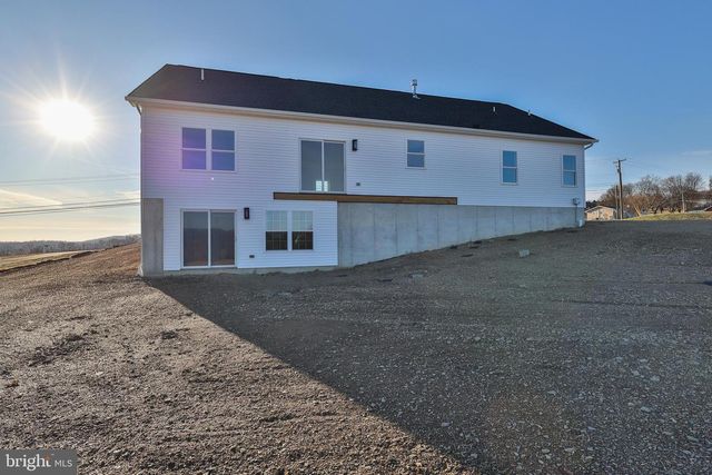 464 LONG LN, Walnutport, PA 18088