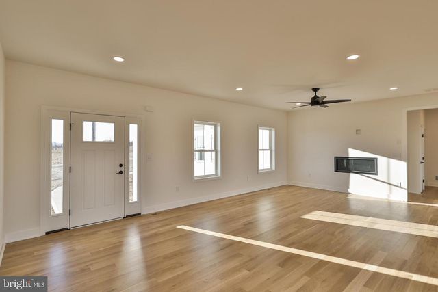 464 LONG LN, Walnutport, PA 18088