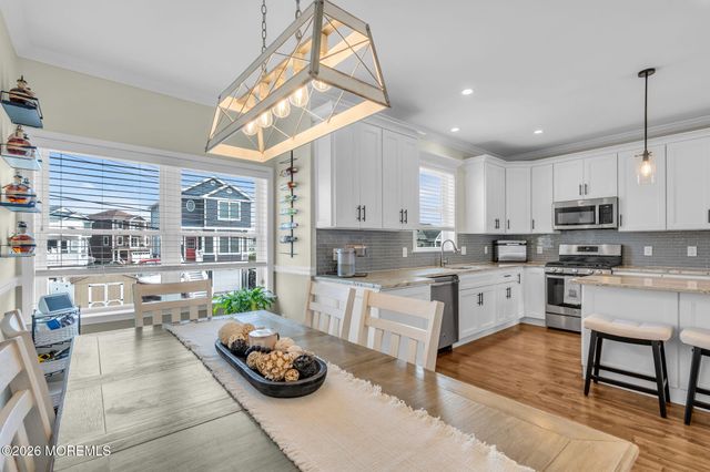 210 Longview Drive, Bayville, NJ 08721