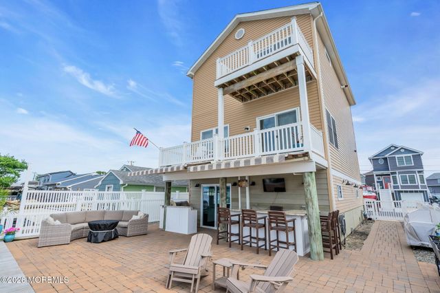 210 Longview Drive, Bayville, NJ 08721