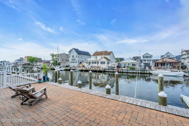 210 Longview Drive, Bayville, NJ 08721