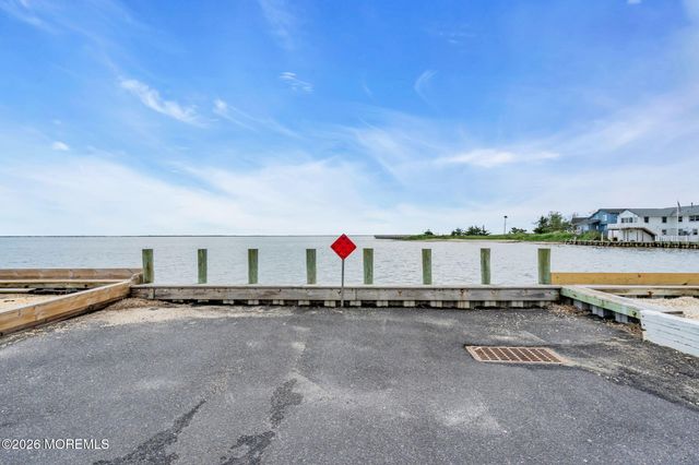 210 Longview Drive, Bayville, NJ 08721