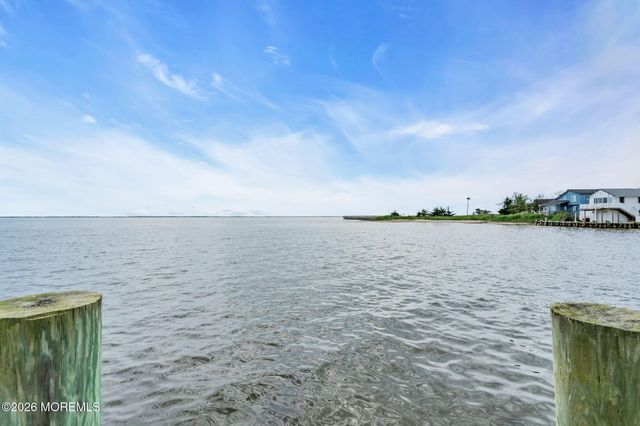 210 Longview Drive, Bayville, NJ 08721