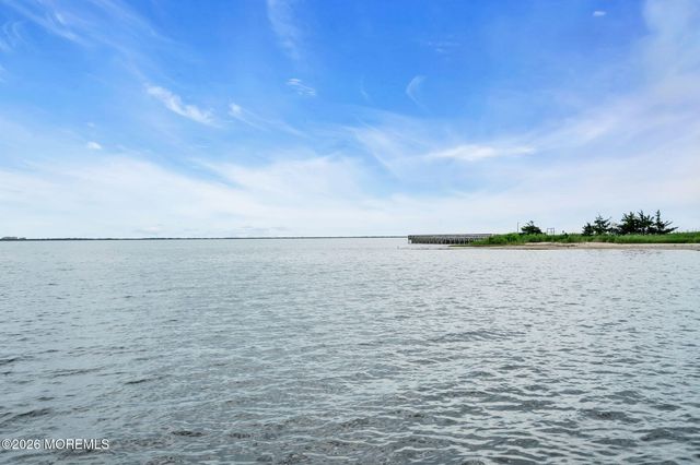 210 Longview Drive, Bayville, NJ 08721