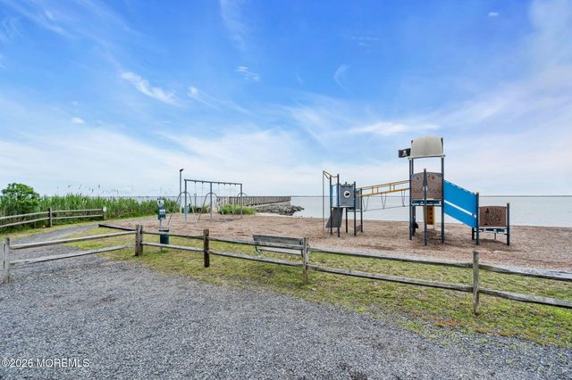 210 Longview Drive, Bayville, NJ 08721