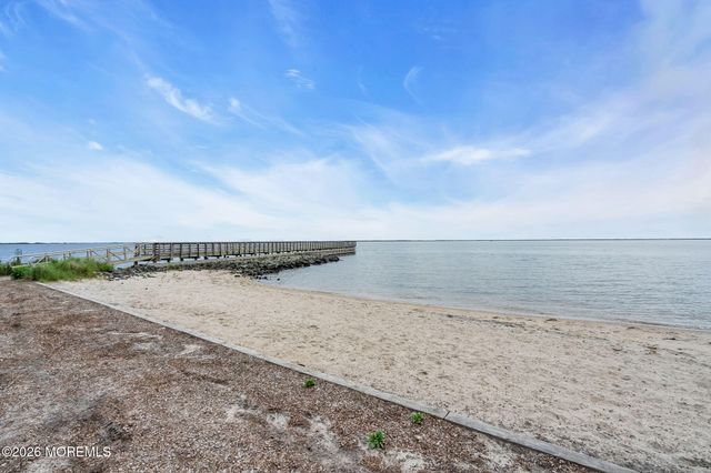 210 Longview Drive, Bayville, NJ 08721