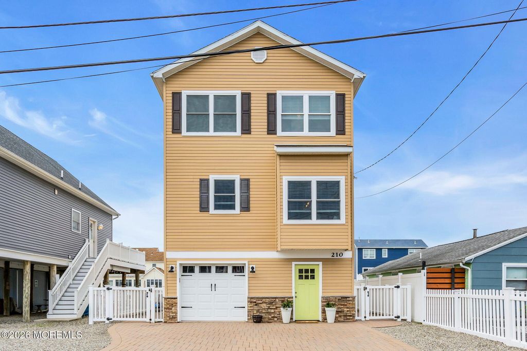 210 Longview Drive, Bayville, NJ 08721
