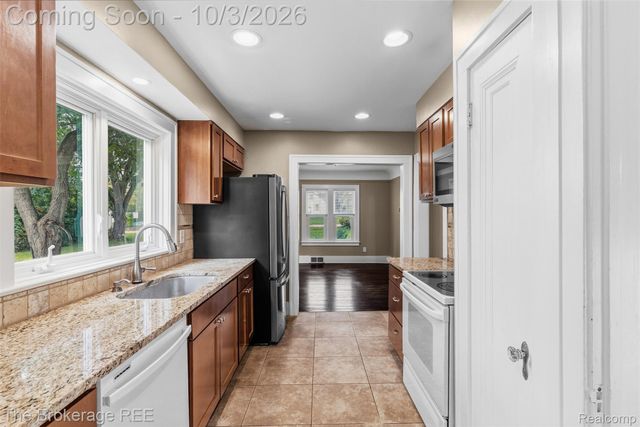 3091 Edgefield Drive, Waterford Charter Township, MI 48328