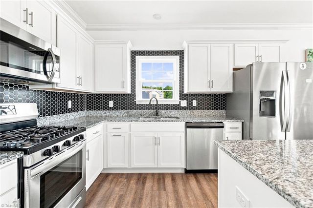 437 Altavista Drive, Clemmons, NC 27012