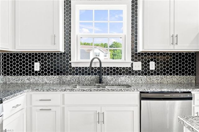 437 Altavista Drive, Clemmons, NC 27012