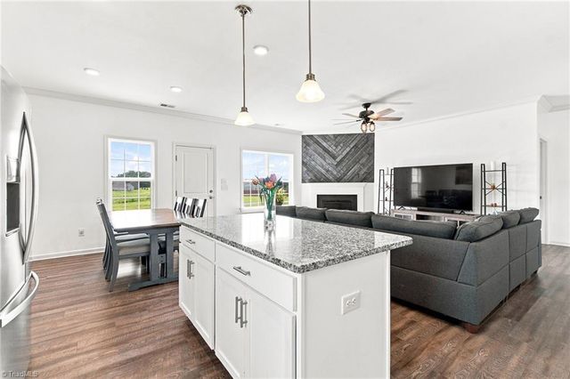 437 Altavista Drive, Clemmons, NC 27012