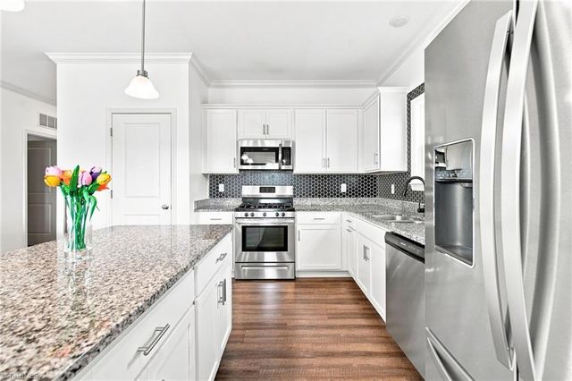 437 Altavista Drive, Clemmons, NC 27012