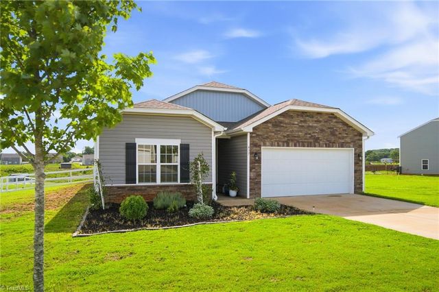 437 Altavista Drive, Clemmons, NC 27012