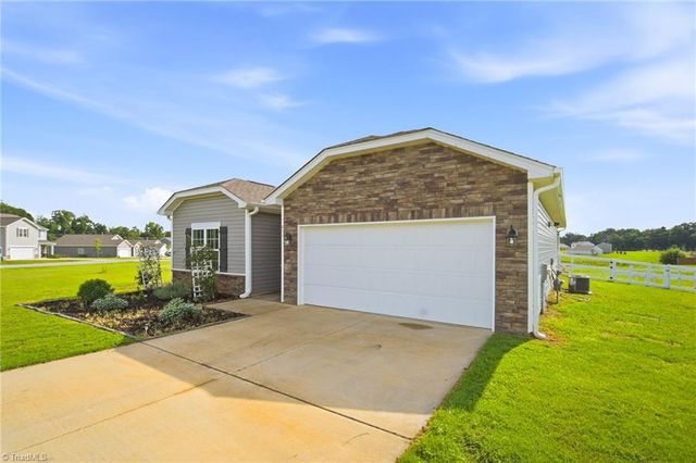 437 Altavista Drive, Clemmons, NC 27012