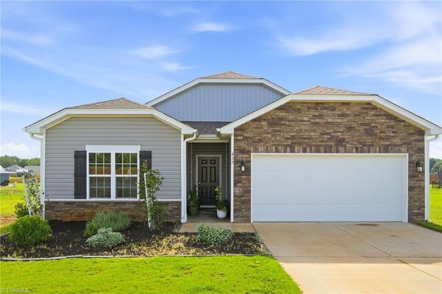 437 Altavista Drive, Clemmons, NC 27012