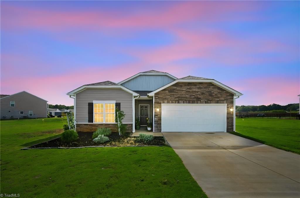 437 Altavista Drive, Clemmons, NC 27012