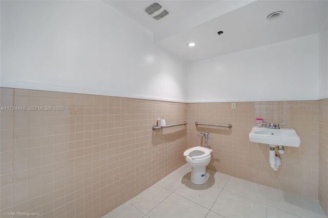150 SE 2nd Avenue 103, Miami, FL 33131