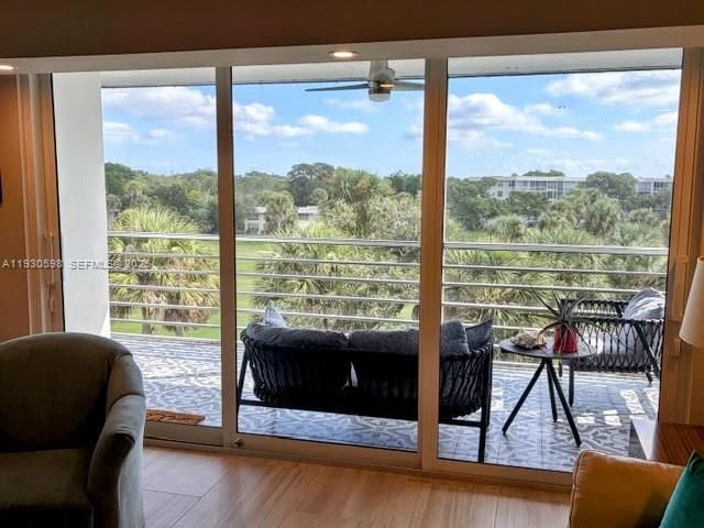 806 Cypress Grove Ln 512, Pompano Beach, FL 33069