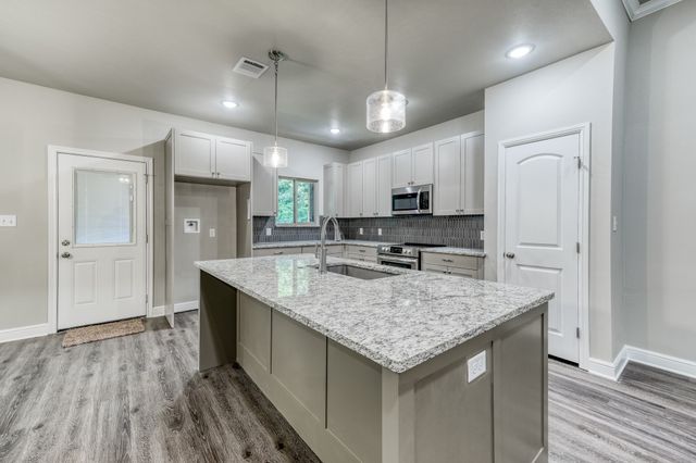 508 W 0AK Street, Weatherford, TX 76086