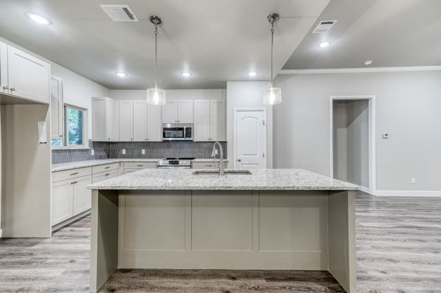 508 W 0AK Street, Weatherford, TX 76086