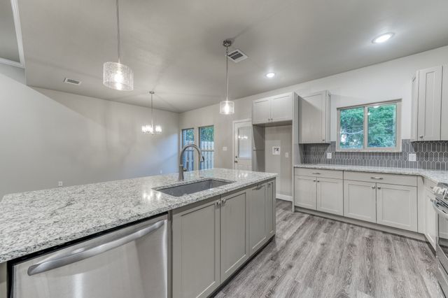 508 W 0AK Street, Weatherford, TX 76086