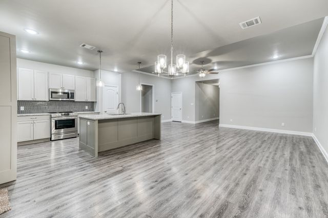 508 W 0AK Street, Weatherford, TX 76086