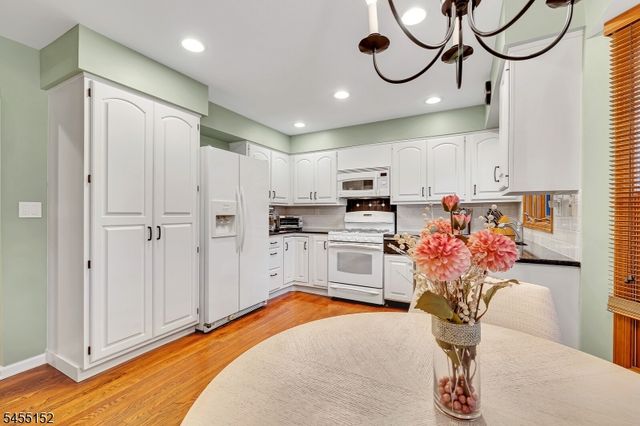 41 Dexter Dr N, Bernards Twp., NJ 07920