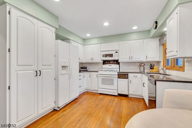 41 Dexter Dr N, Bernards Twp., NJ 07920