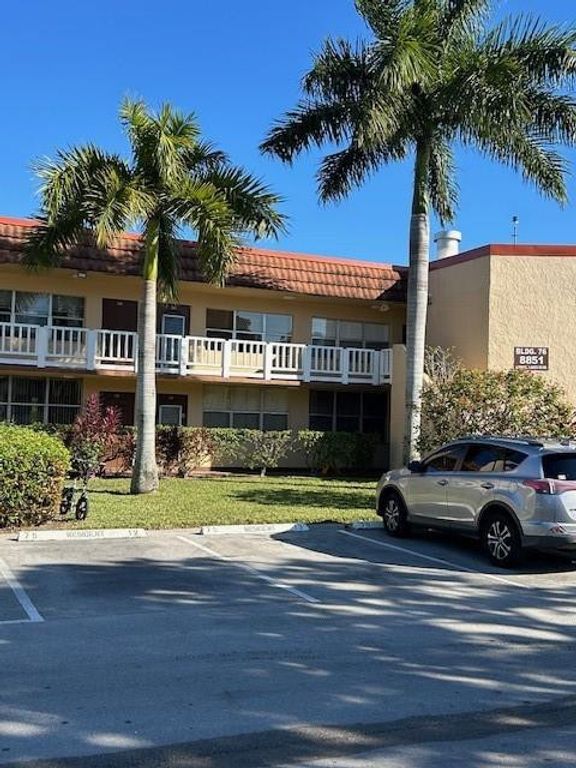 8851 Sunrise Lakes Boulevard 208, Sunrise, FL 33322