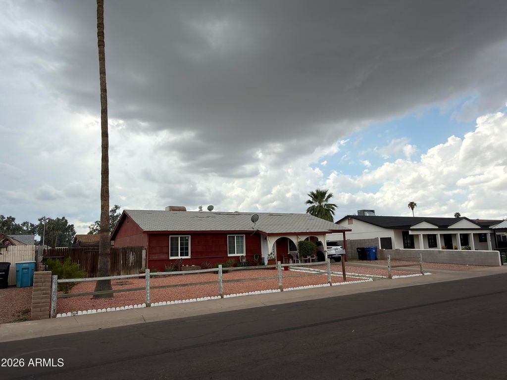 7207 W DEVONSHIRE Avenue, Phoenix, AZ 85033 — photo 2